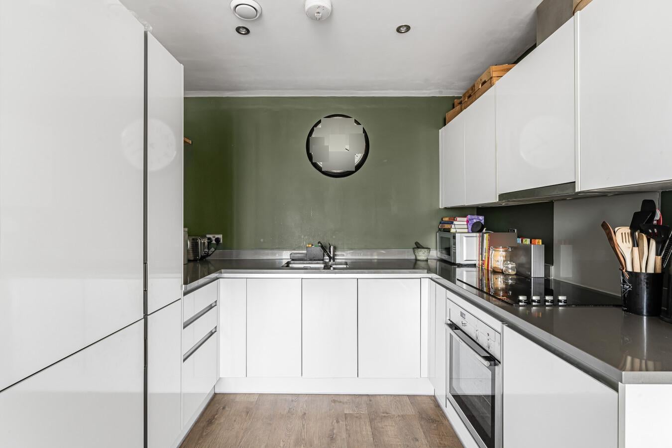 Flat Nicholson Square in Greater London