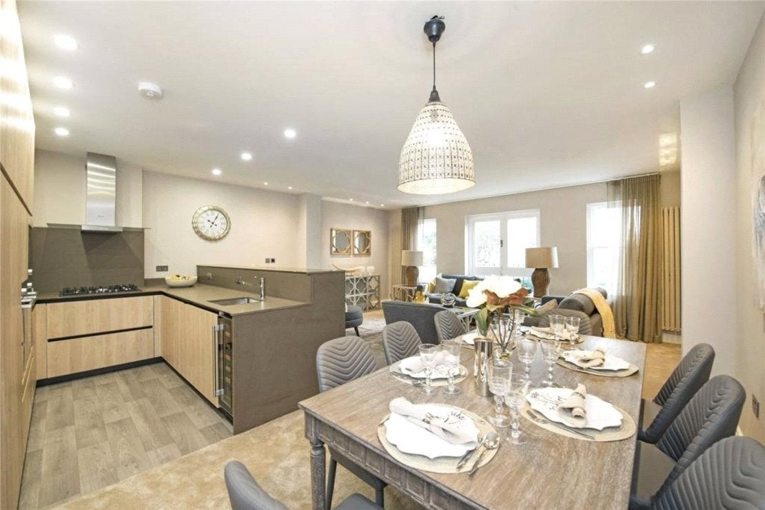Flat Lyndhurst Road in Greater London