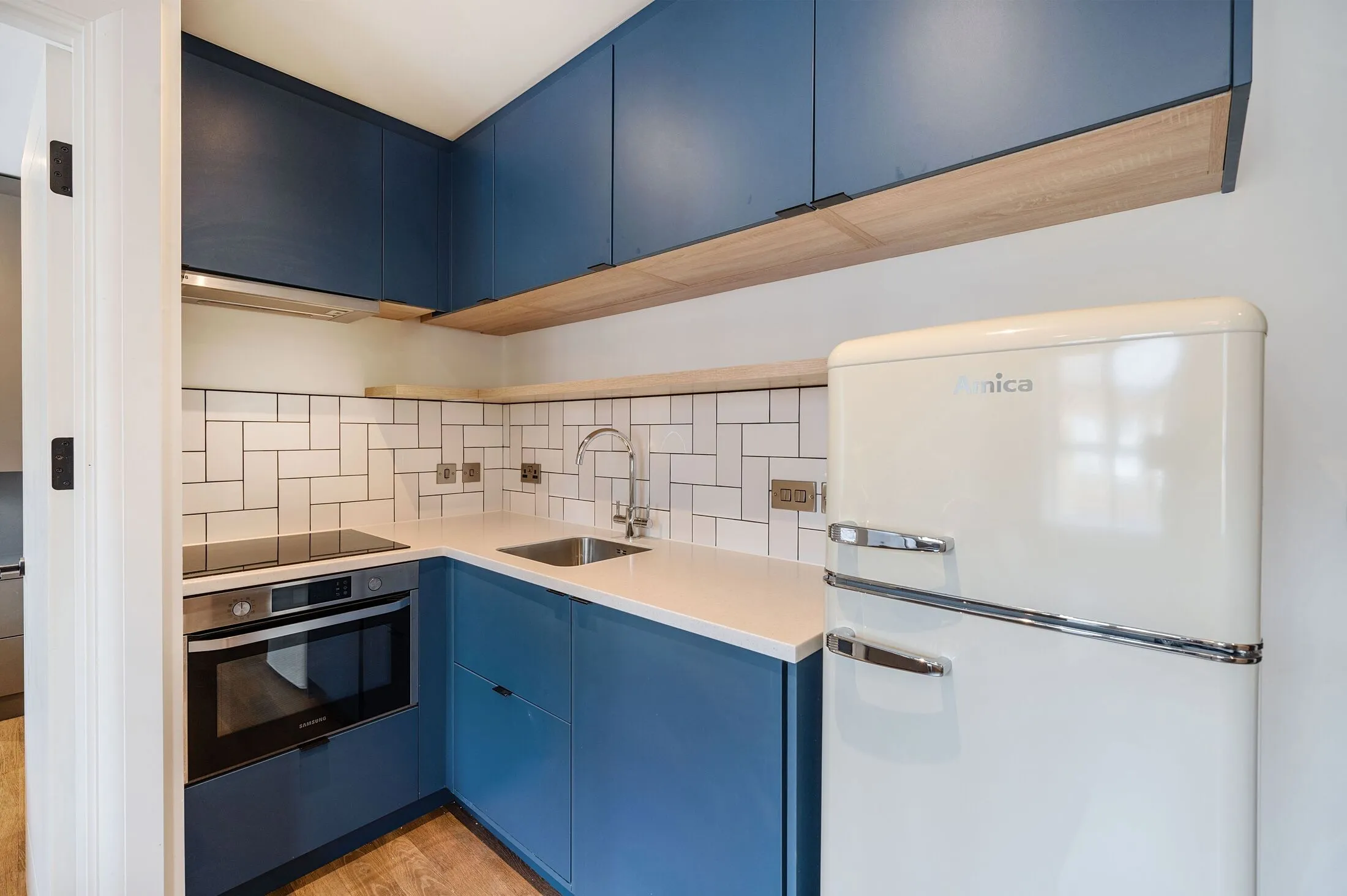 Flat Shakespeare Road in Greater London