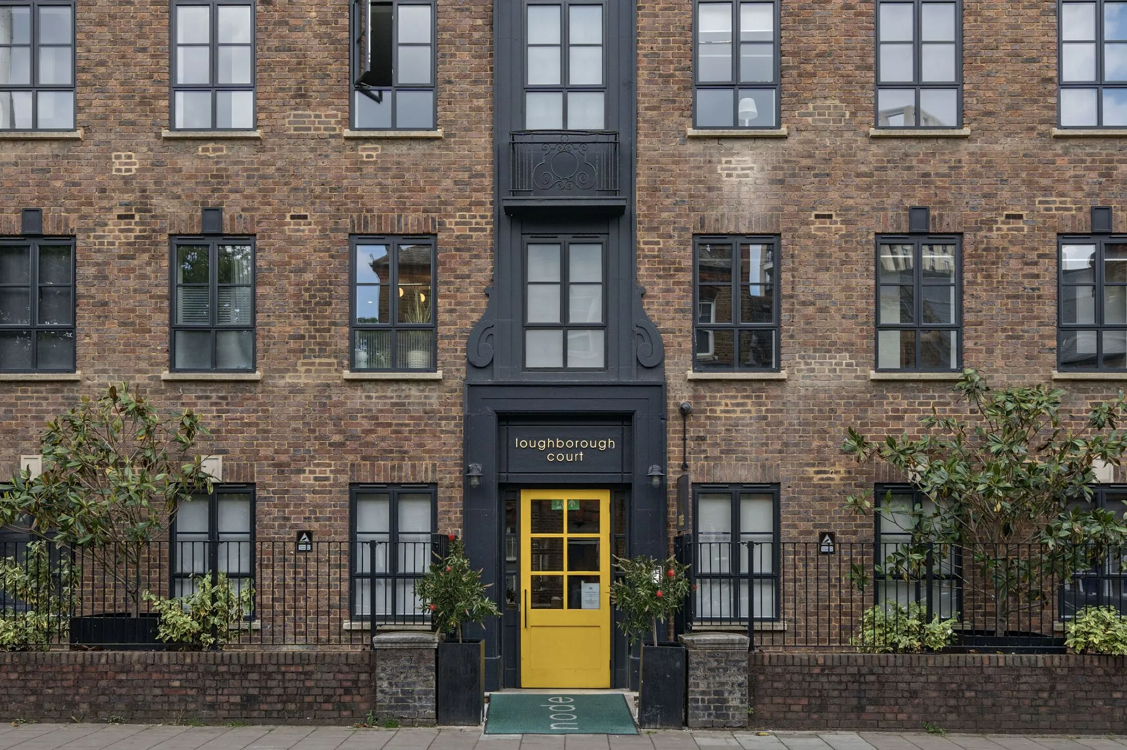 Flat Shakespeare Road in Greater London