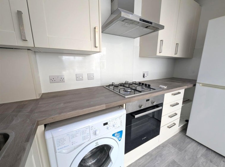 Flat Teignmouth Road in Greater London