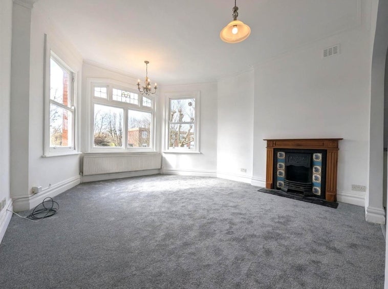 Flat Teignmouth Road in Greater London