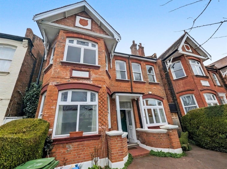 Flat Teignmouth Road in Greater London