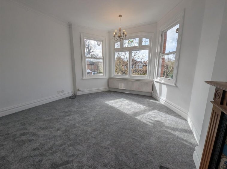 Flat Teignmouth Road in Greater London