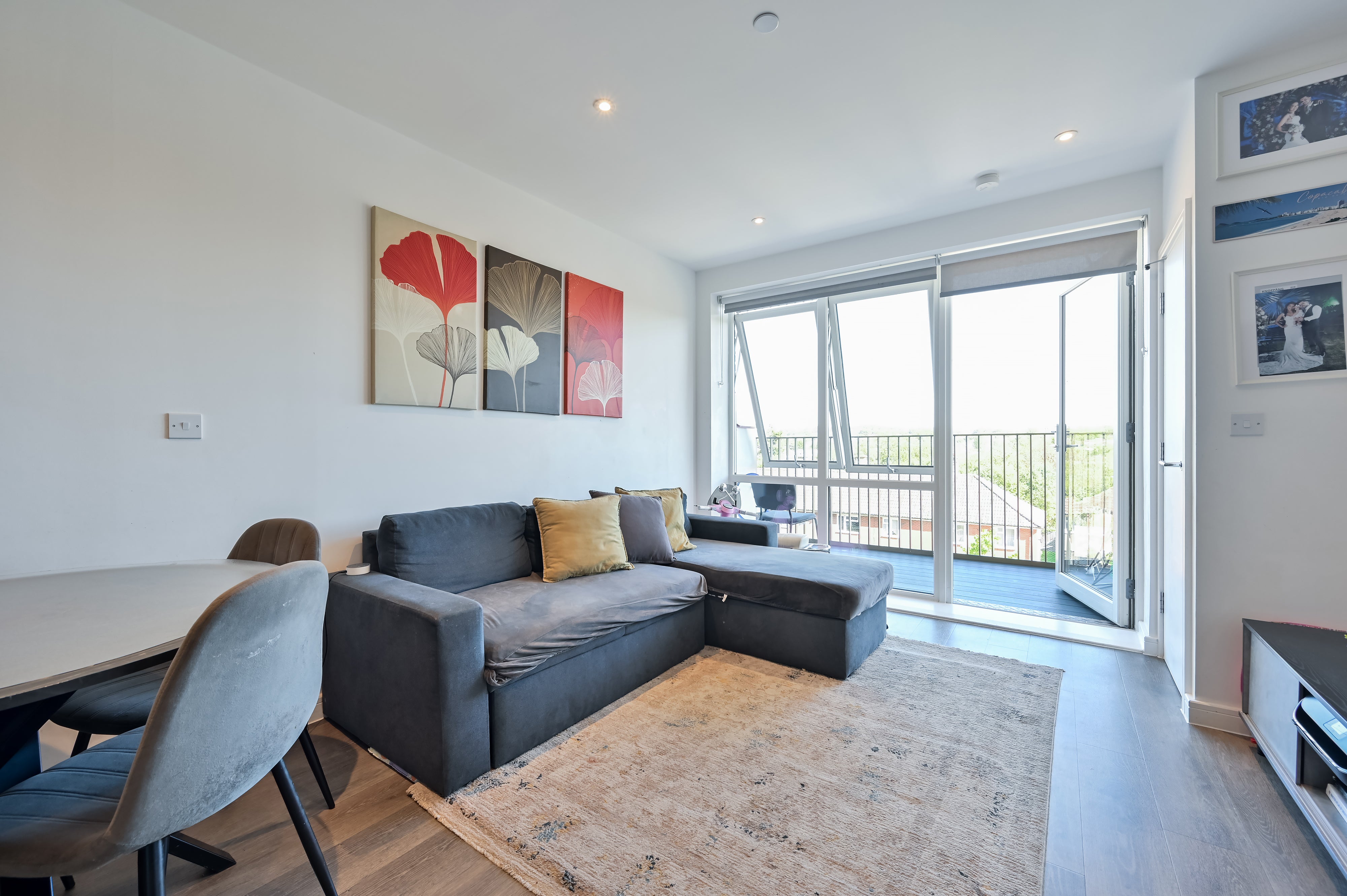 Flat Oxhey Drive in Three Rivers