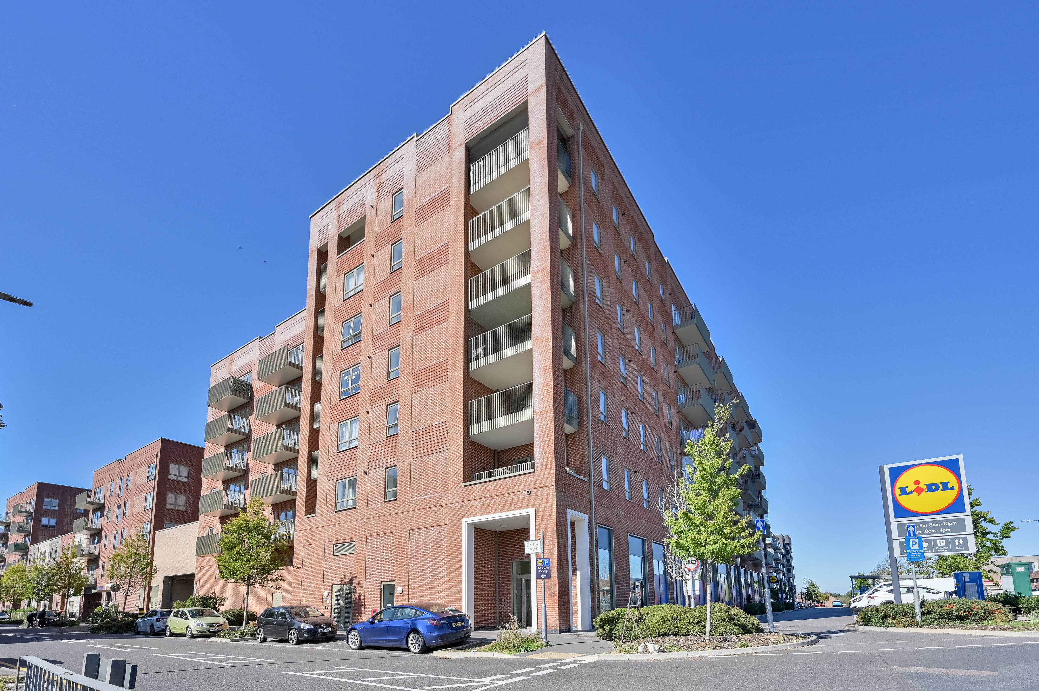 Flat Oxhey Drive in Three Rivers