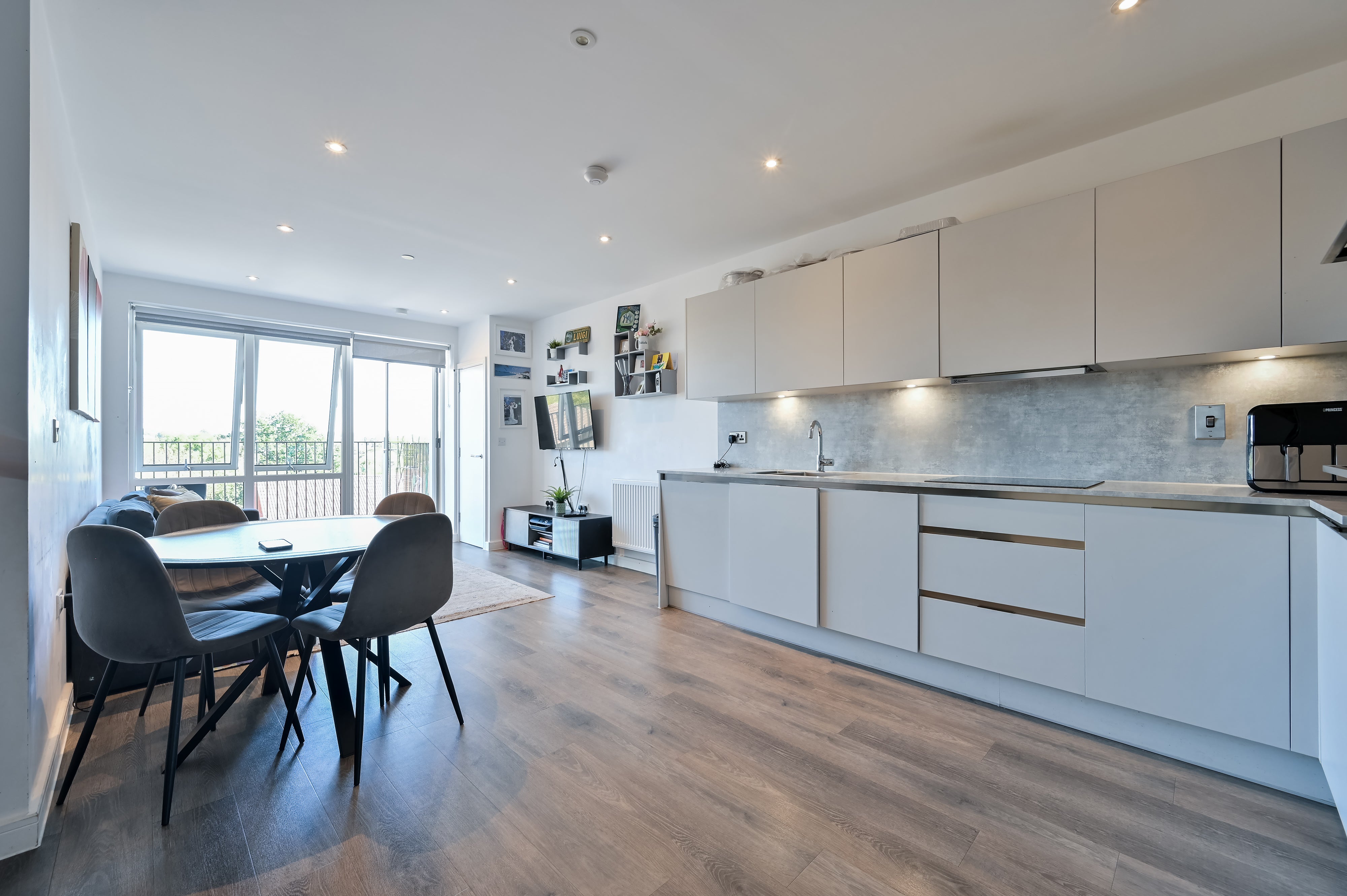 Flat Oxhey Drive in Three Rivers