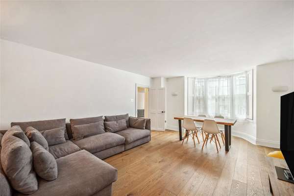 Flat Gloucester Terrace in City of Westminster
