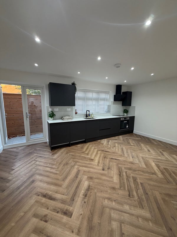 Flat Chelsfield Avenue in Greater London