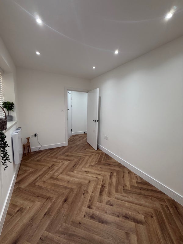 Flat Chelsfield Avenue in Greater London