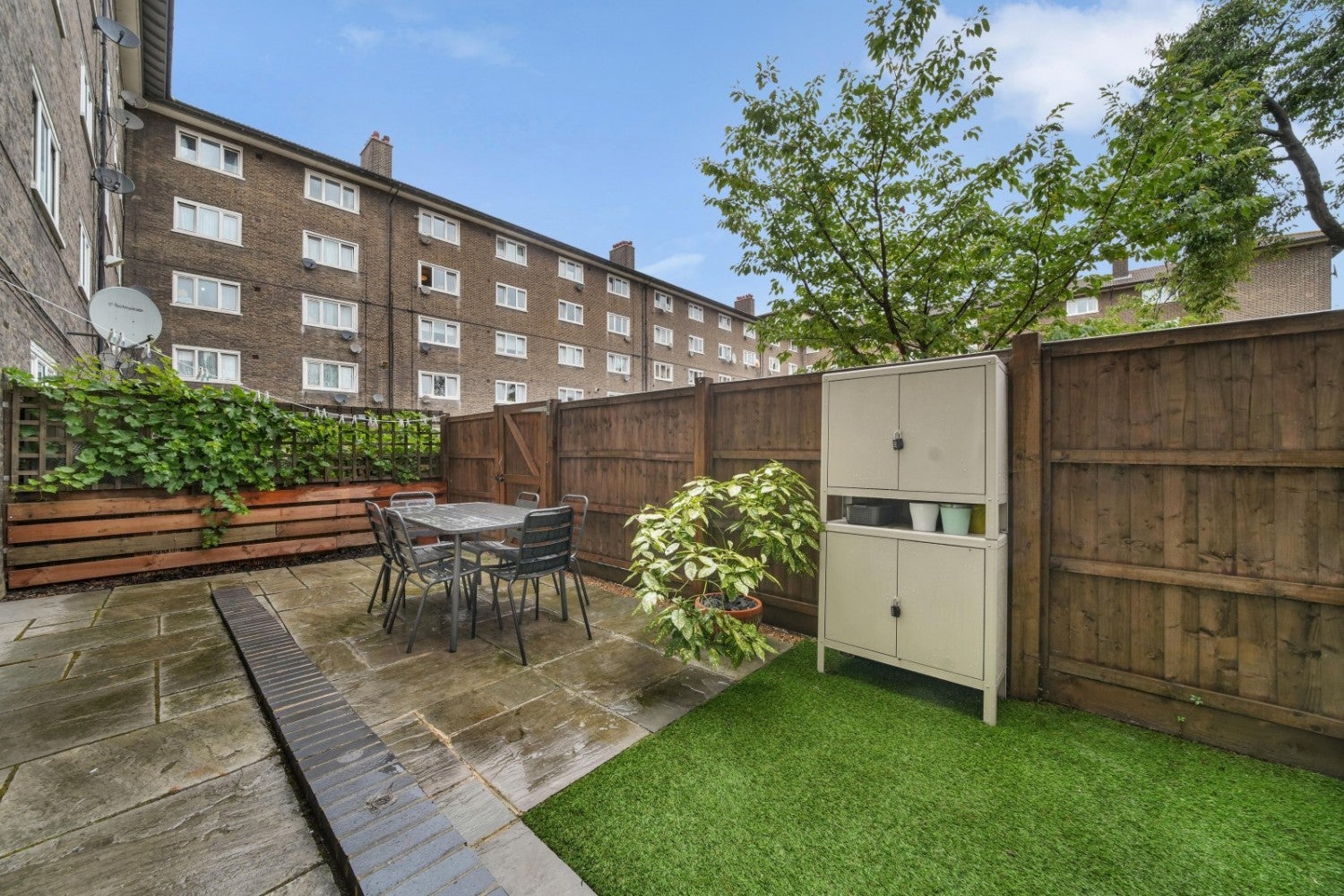 Flat Usk Street in Greater London