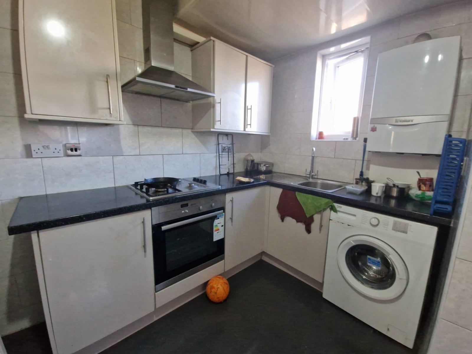 Flat Kenton Road in Greater London