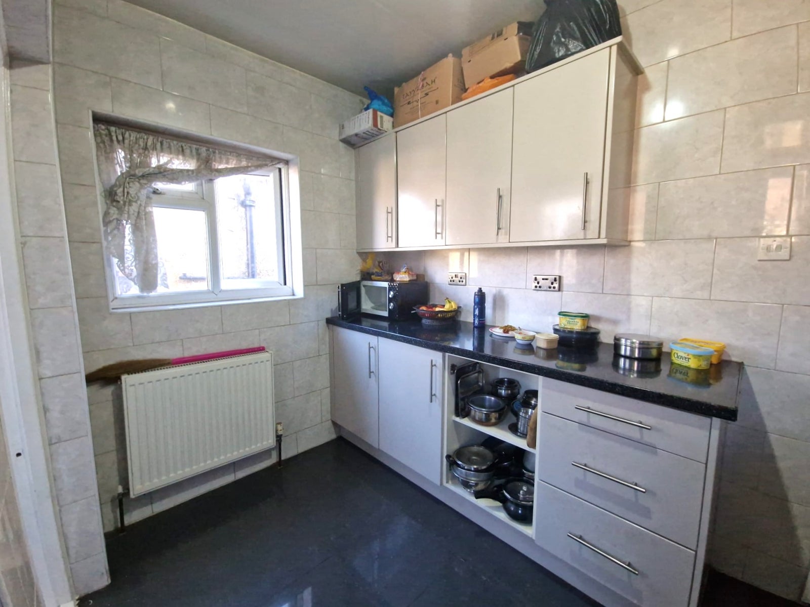 Flat Kenton Road in Greater London