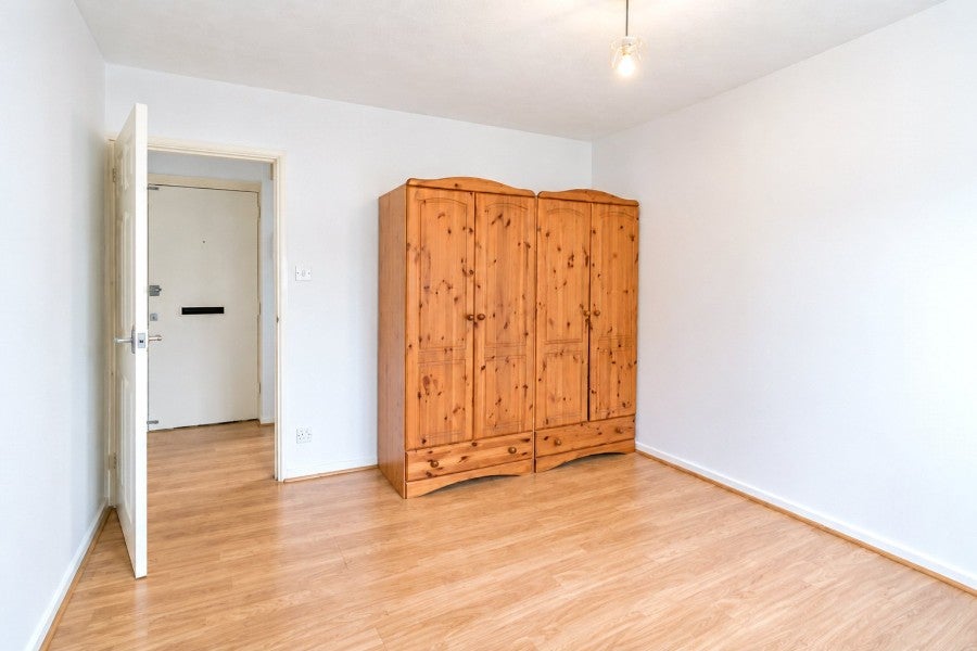 Flat Red Lion Court in East Hertfordshire