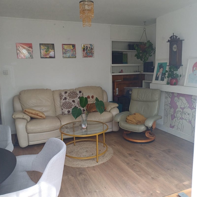 Room Ballance Road in Greater London