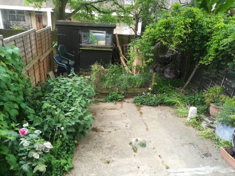Room Ballance Road in Greater London