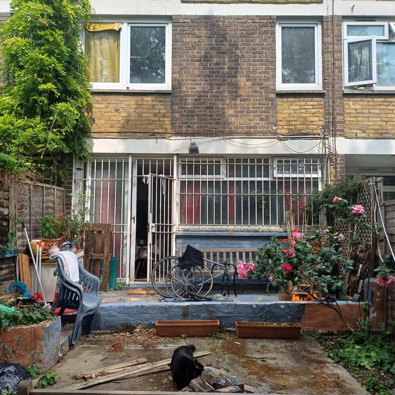 Room Ballance Road in Greater London