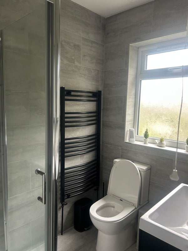 Room Five Acres in Crawley