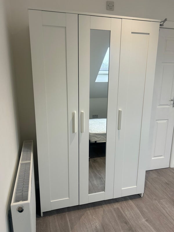 Room Five Acres in Crawley