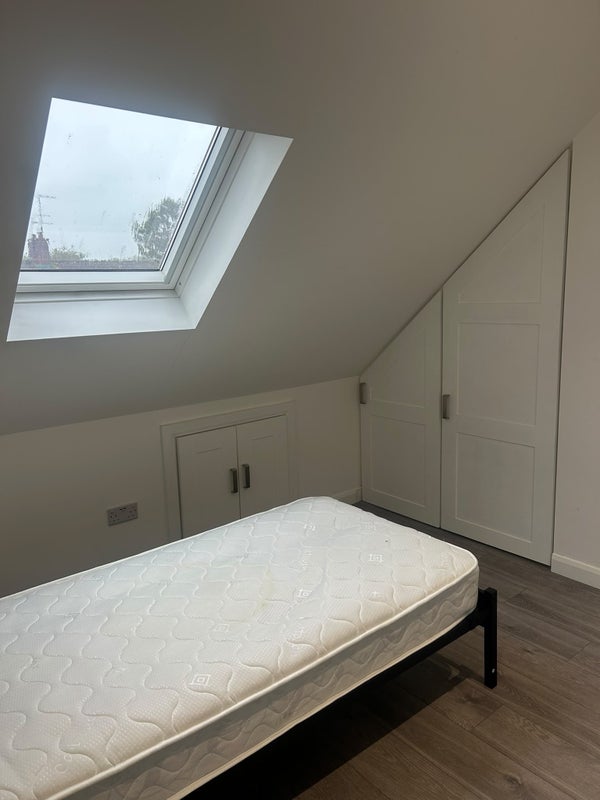 Room Five Acres in Crawley