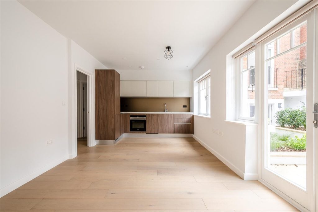Flat Compayne Gardens in Greater London
