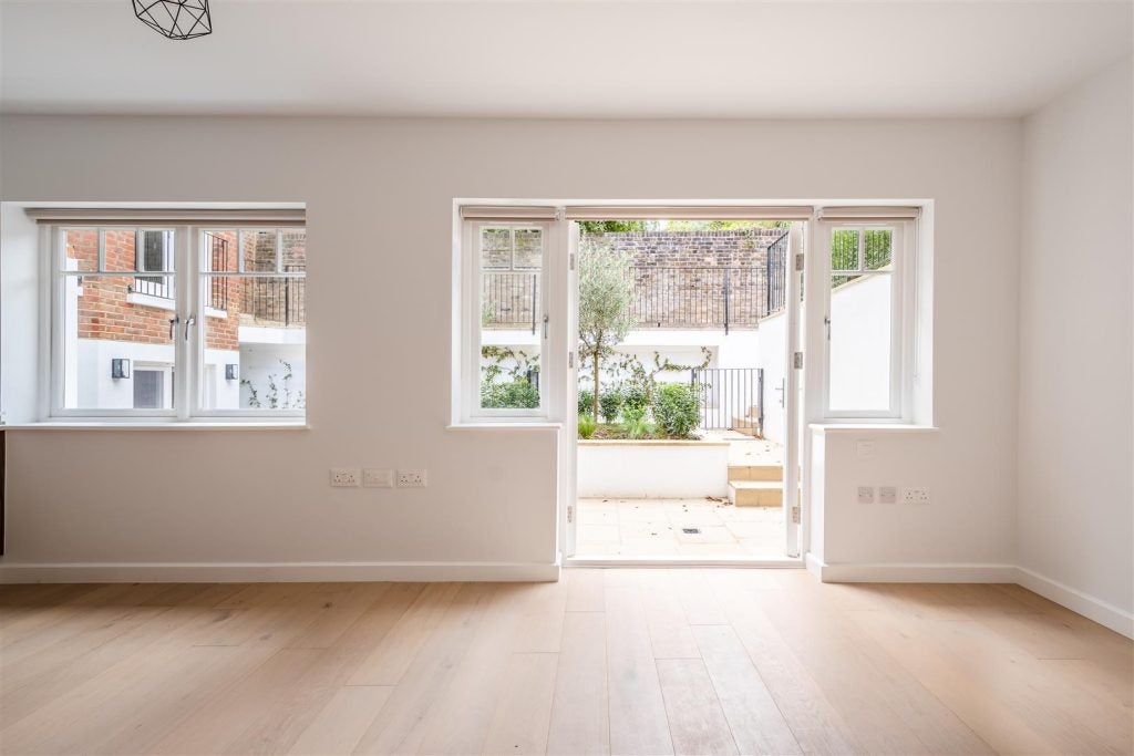 Flat Compayne Gardens in Greater London