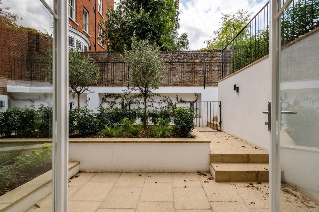 Flat Compayne Gardens in Greater London