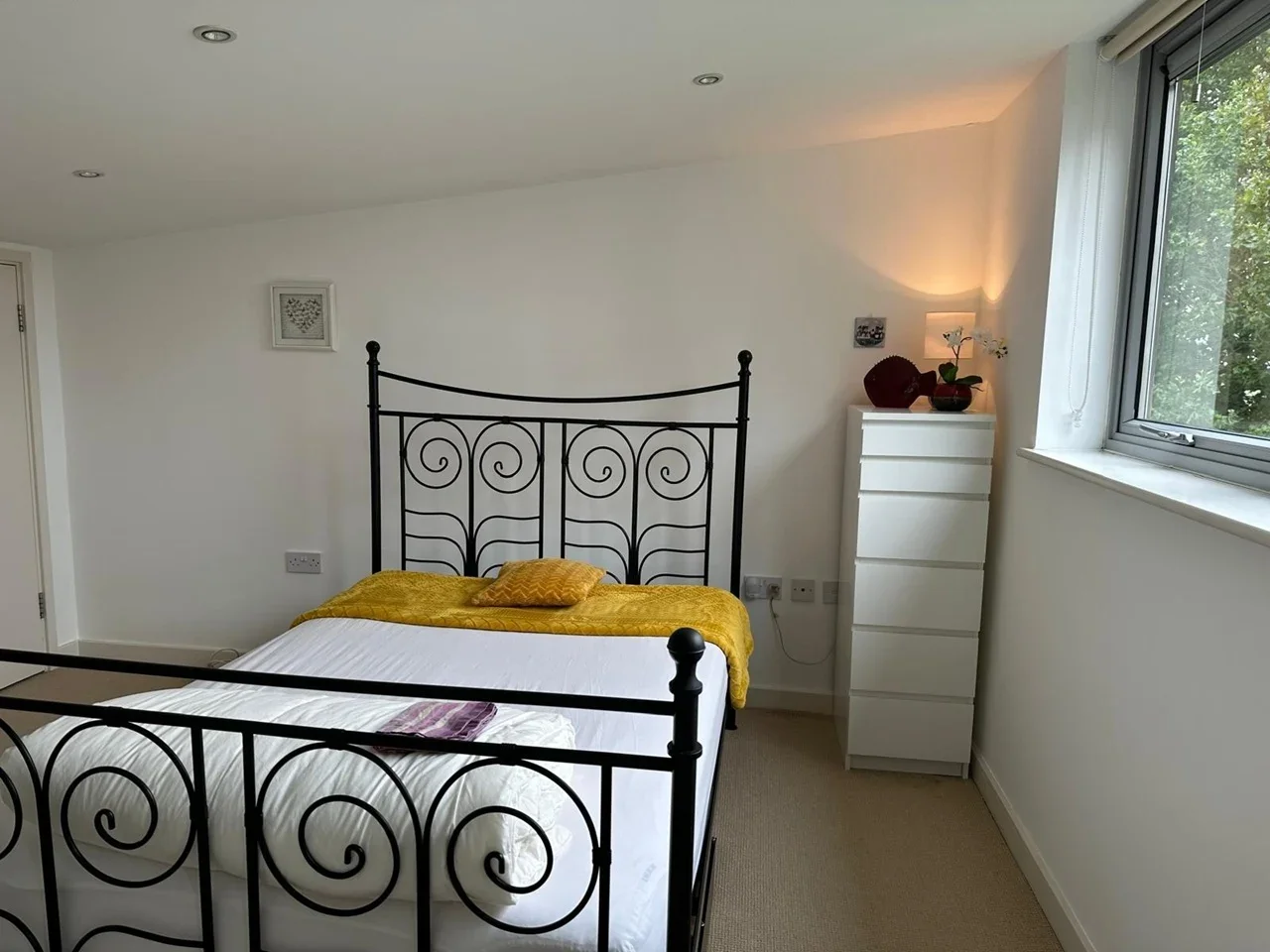 Flat Chadbourn Street in Greater London