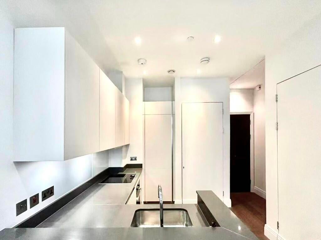 Flat Chancery Lane in City of London