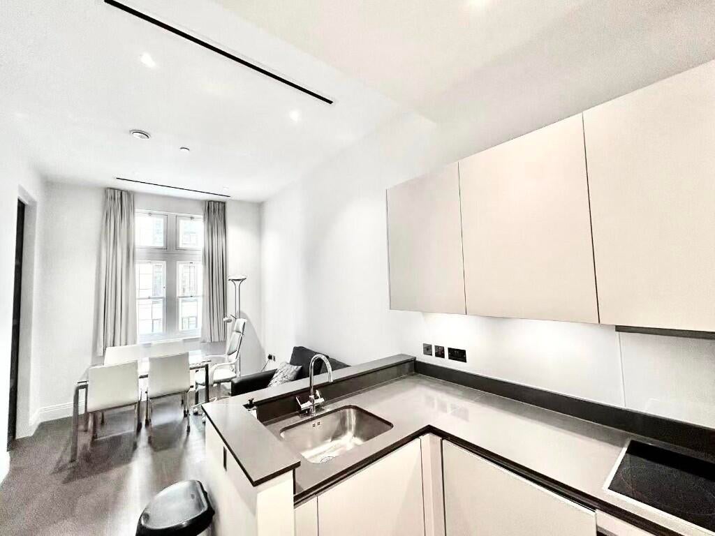 Flat Chancery Lane in City of London