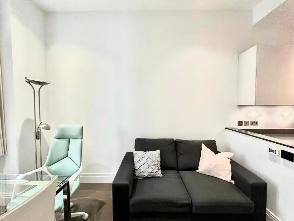 Flat Chancery Lane in City of London