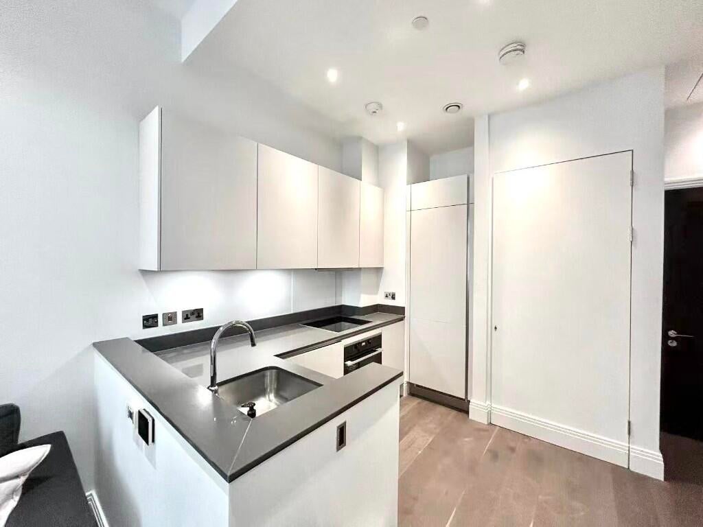 Flat Chancery Lane in City of London