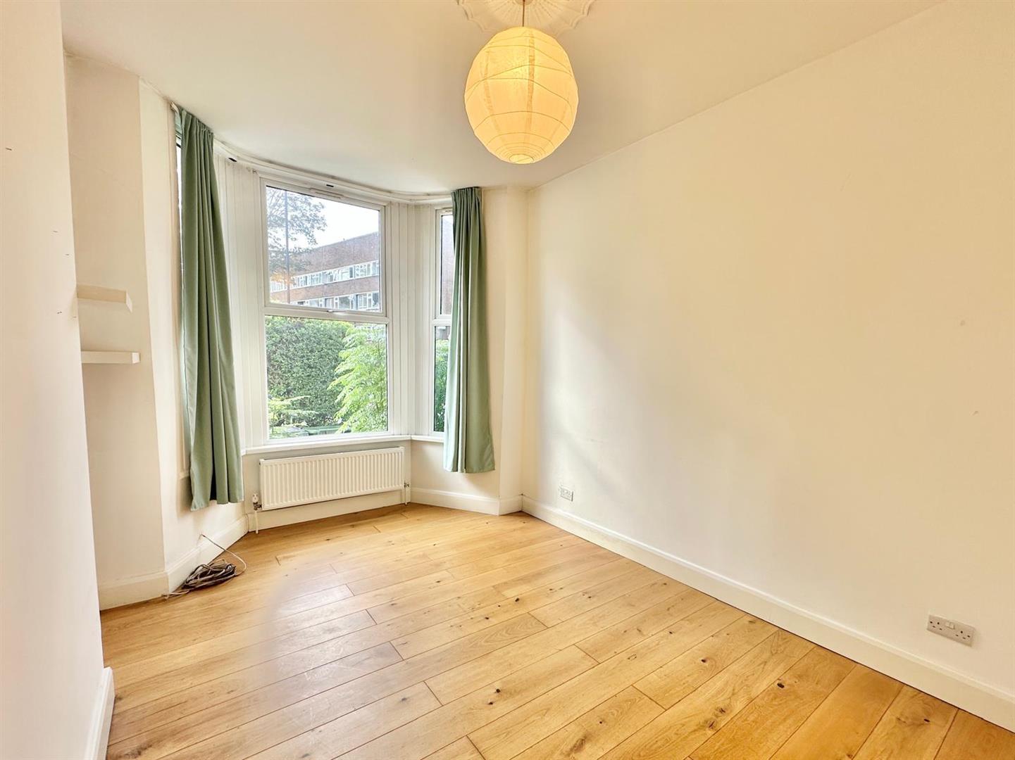 Flat Lewisham Road in Greater London