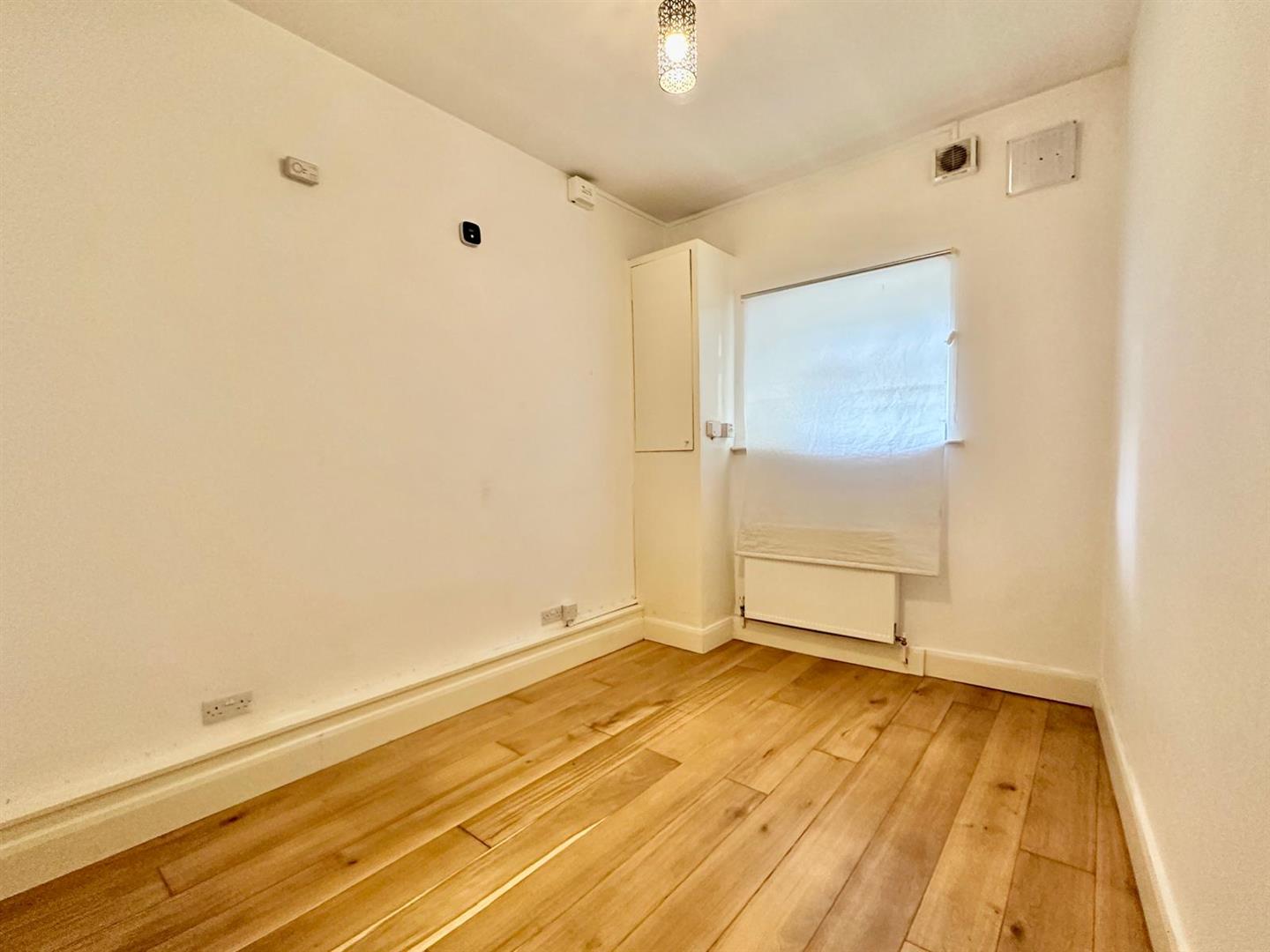 Flat Lewisham Road in Greater London