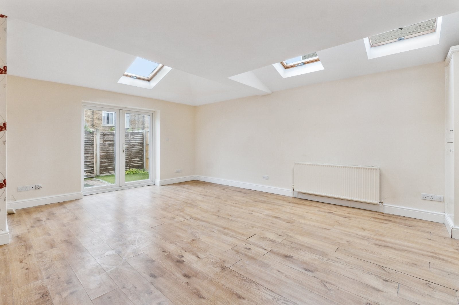 Flat Berrymead Gardens in Greater London