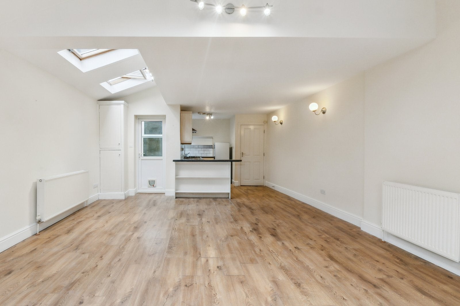 Flat Berrymead Gardens in Greater London