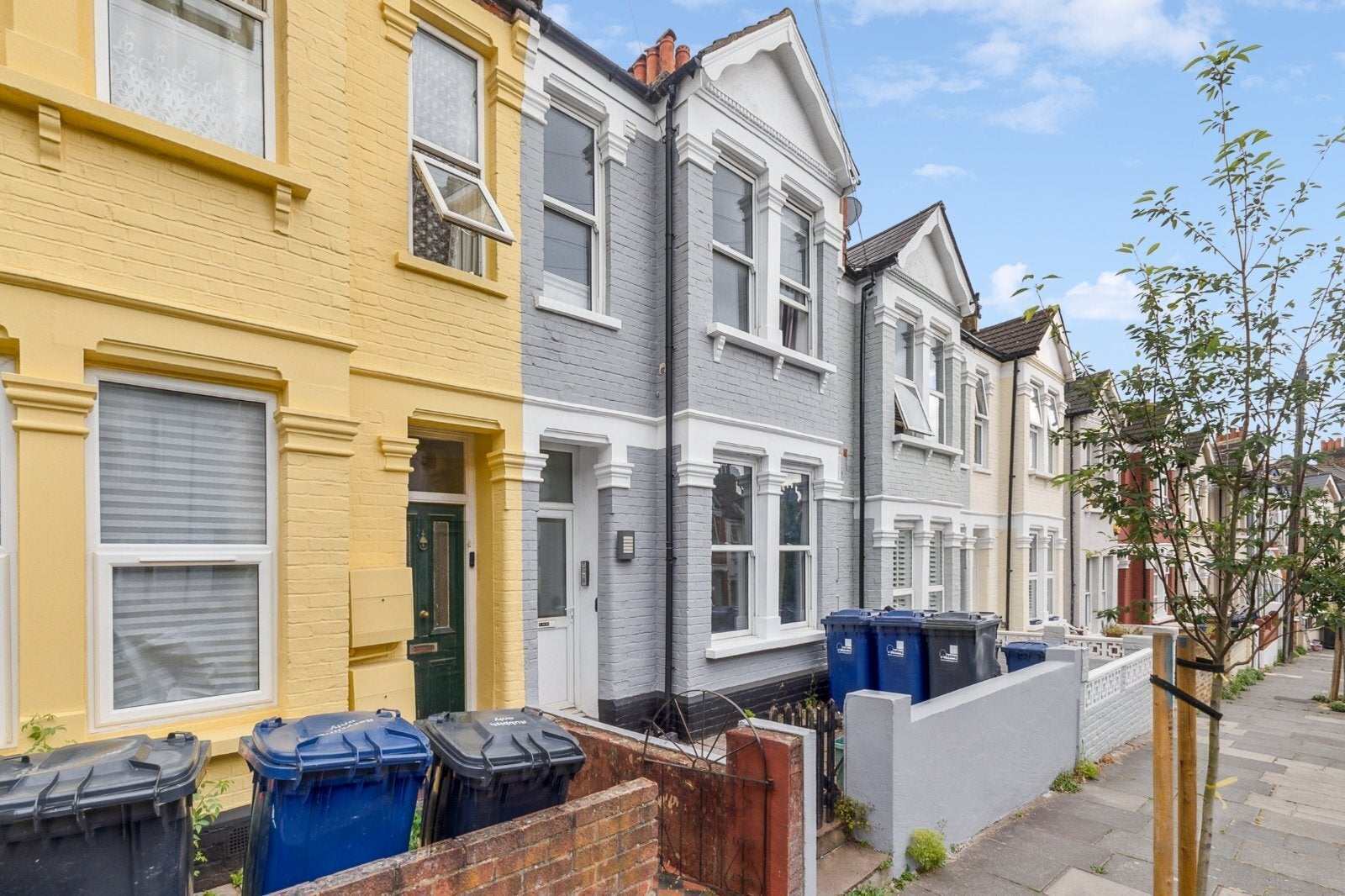 Flat Berrymead Gardens in Greater London
