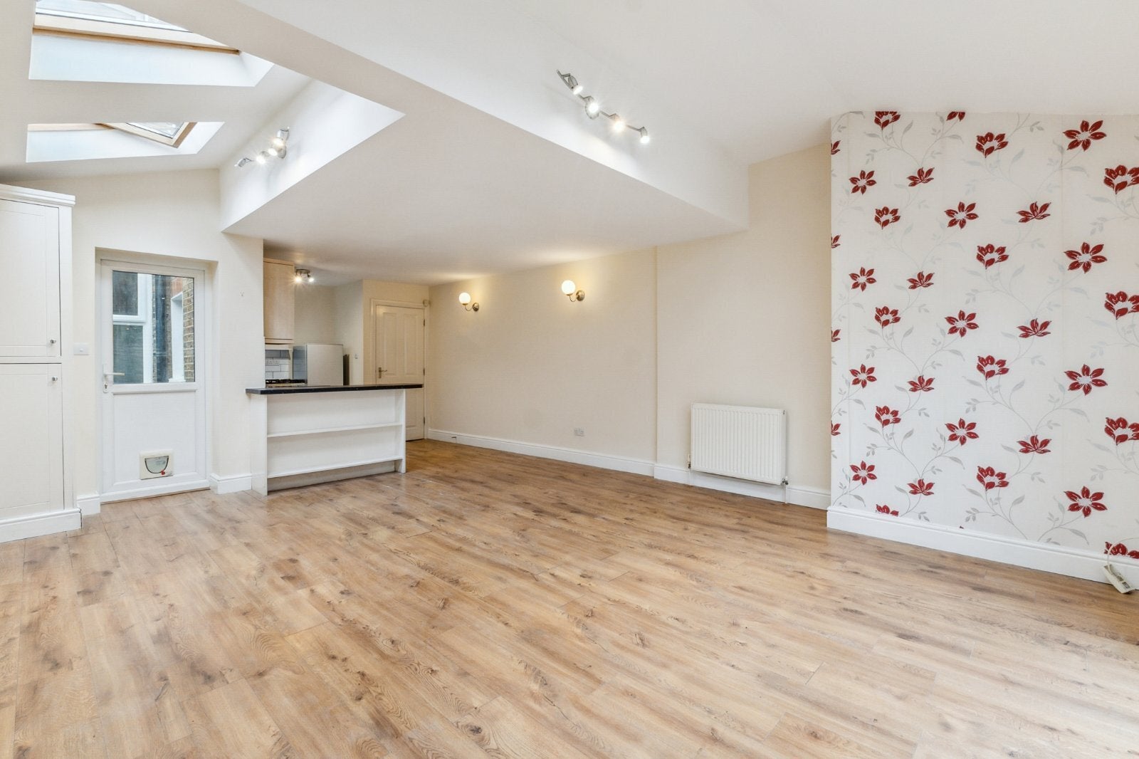 Flat Berrymead Gardens in Greater London