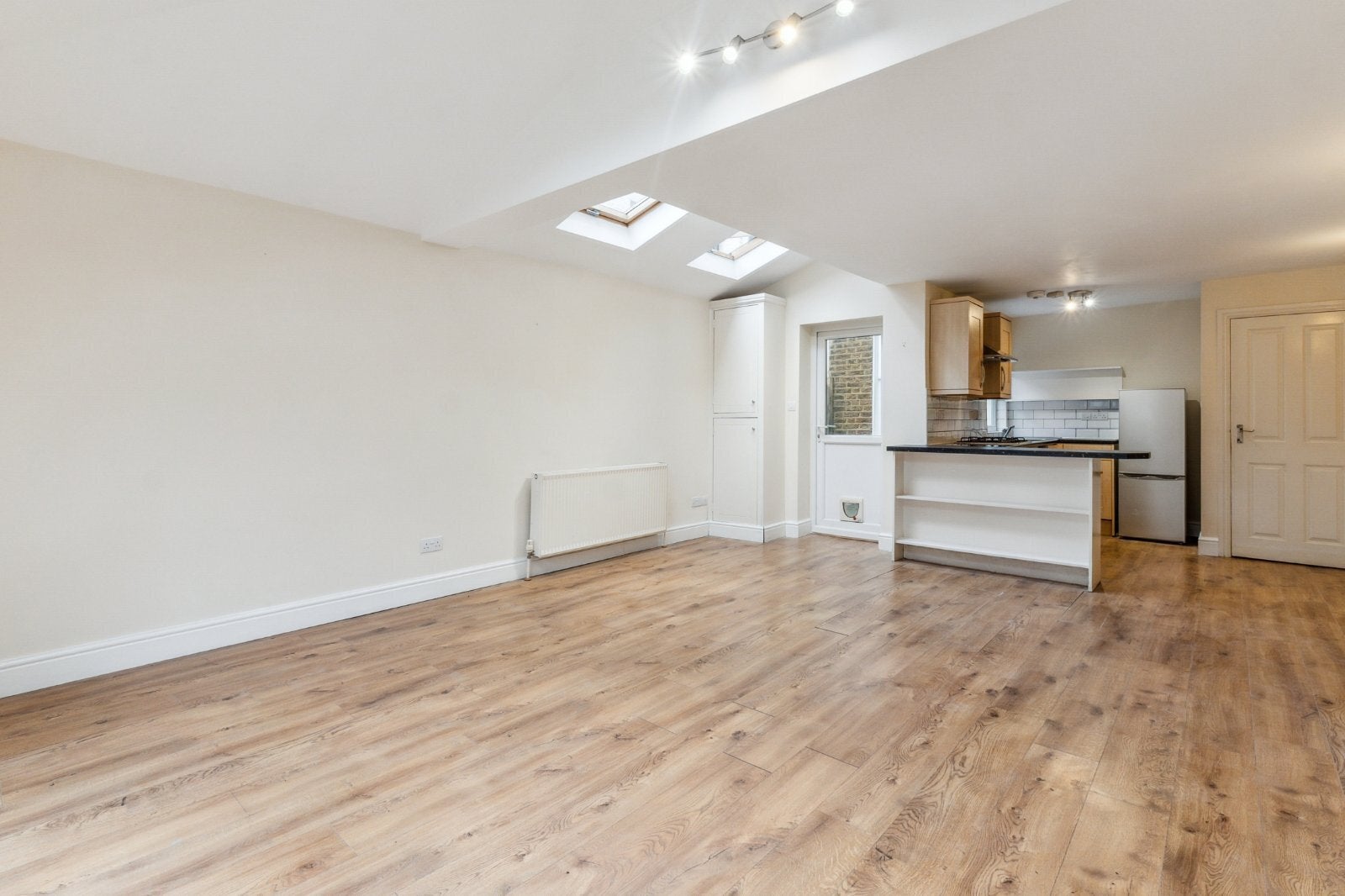 Flat Berrymead Gardens in Greater London