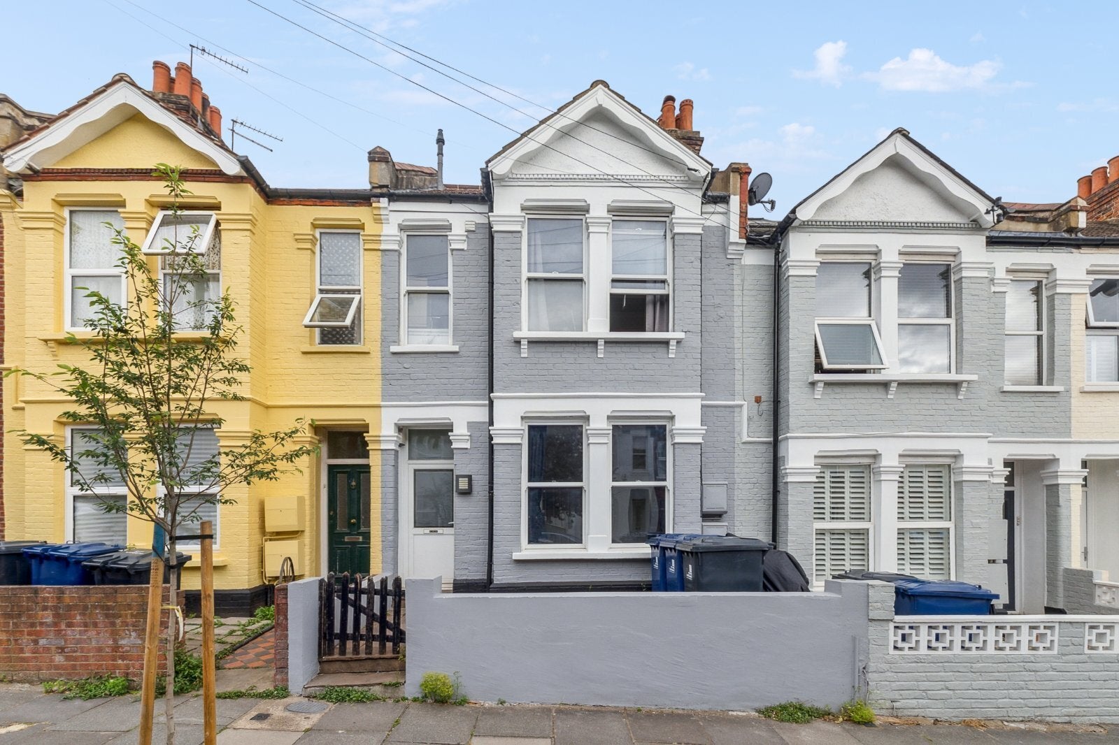 Flat Berrymead Gardens in Greater London
