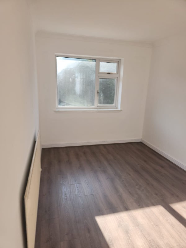 Room Rowood Drive in Metropolitan Borough of Solihull