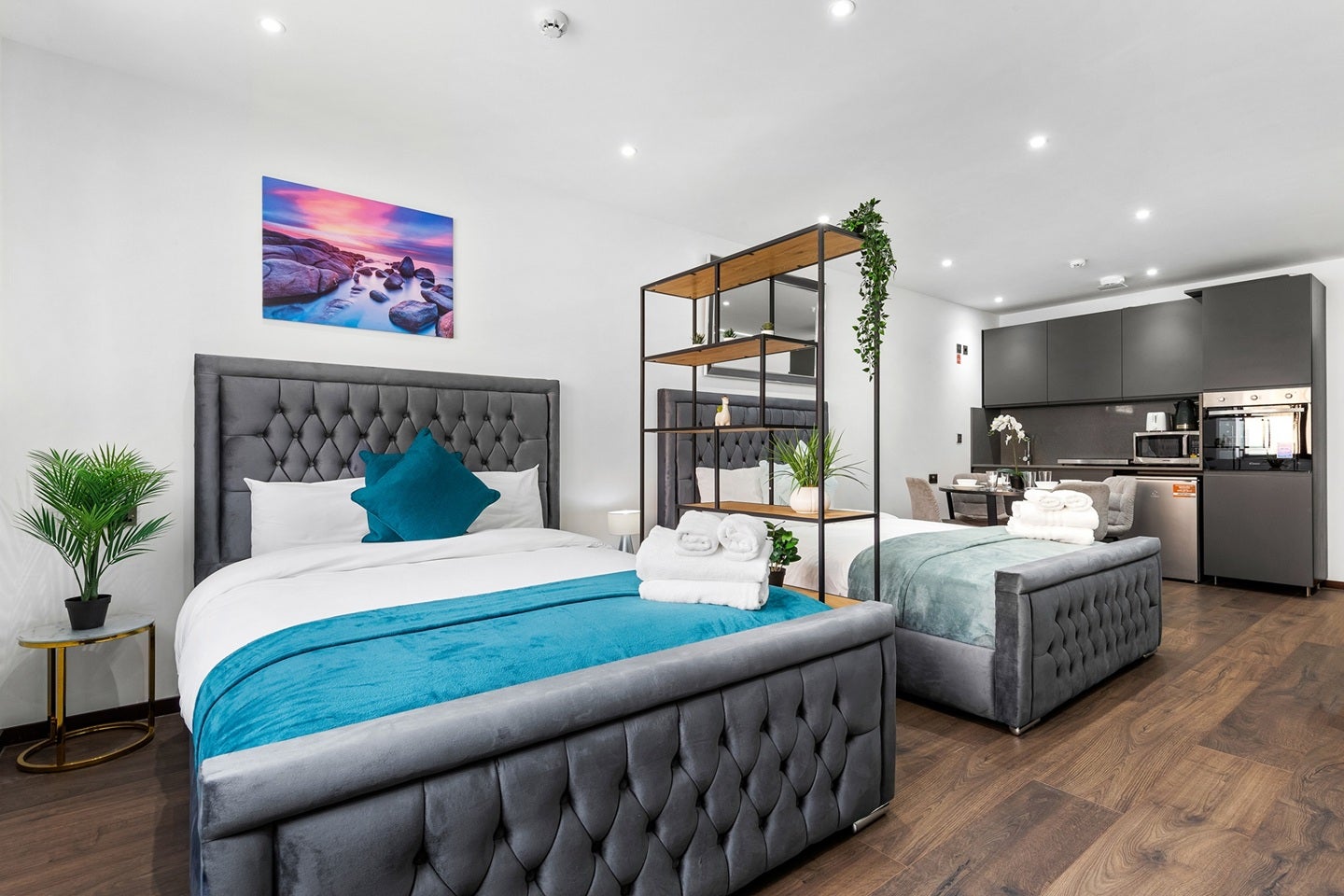 Flat Woodstock Road in Greater London