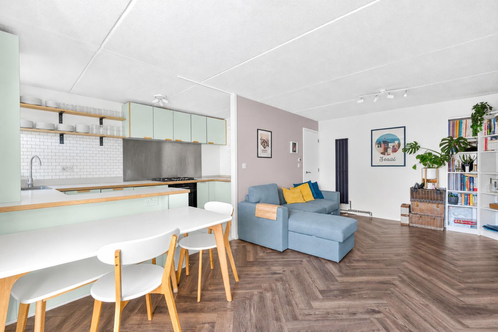 Flat Gladstone Road in London