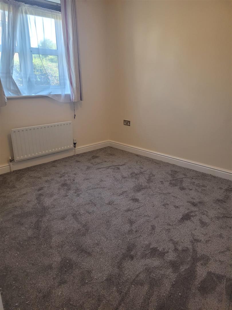 Flat Hexham Gardens in Greater London