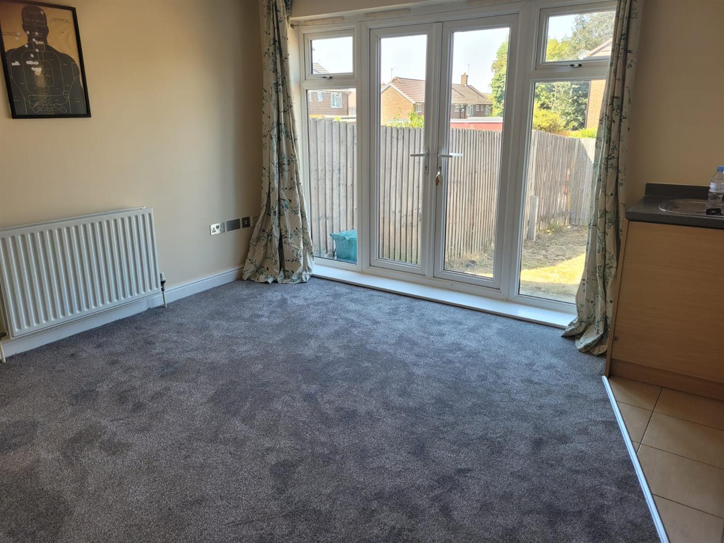 Flat Hexham Gardens in Greater London