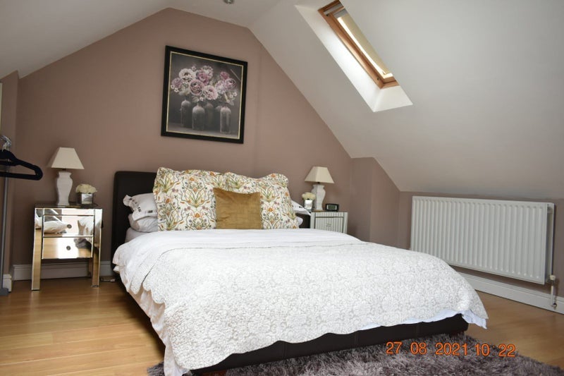 Room Old Hall Road in Trafford