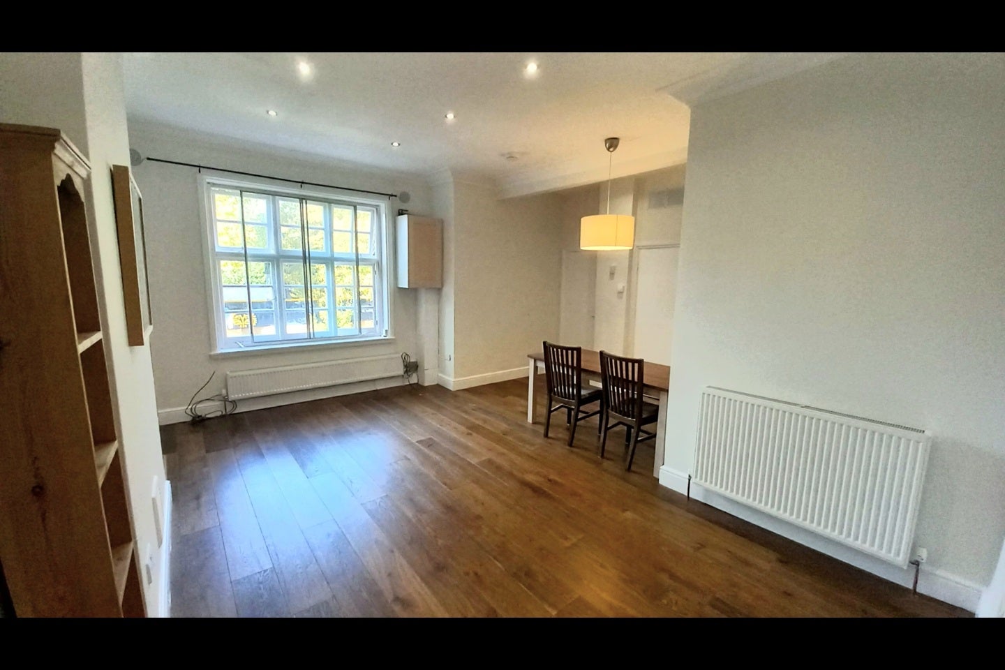 Flat Hollycroft Avenue in Greater London