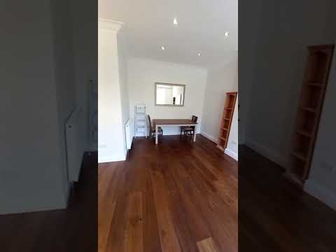 Flat Hollycroft Avenue in Greater London