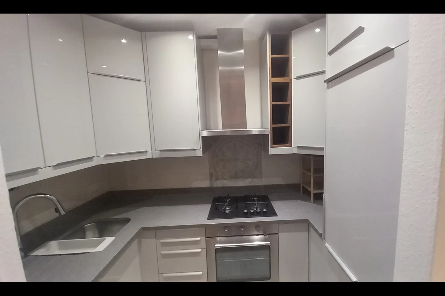 Flat Hollycroft Avenue in Greater London