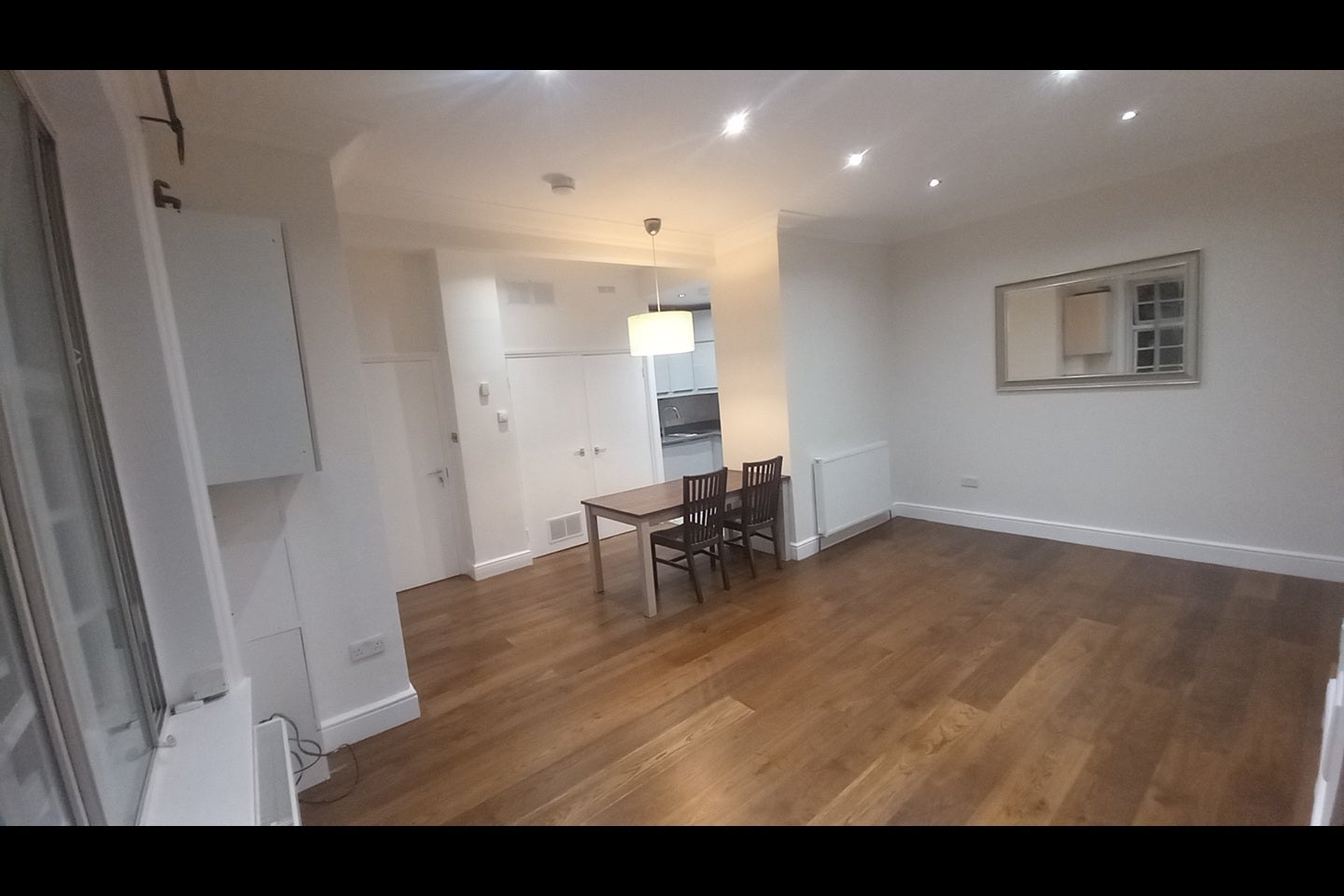 Flat Hollycroft Avenue in Greater London